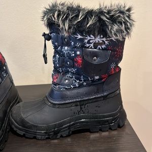 Girl’s waterproof snow boots - size 5 (big girl)
